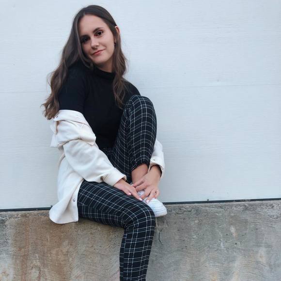 Meet your Posher, Hayleigh - Picture 1 of 1